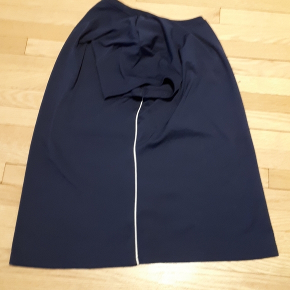 REEBOK dark blue tee - Picture 2 of 4